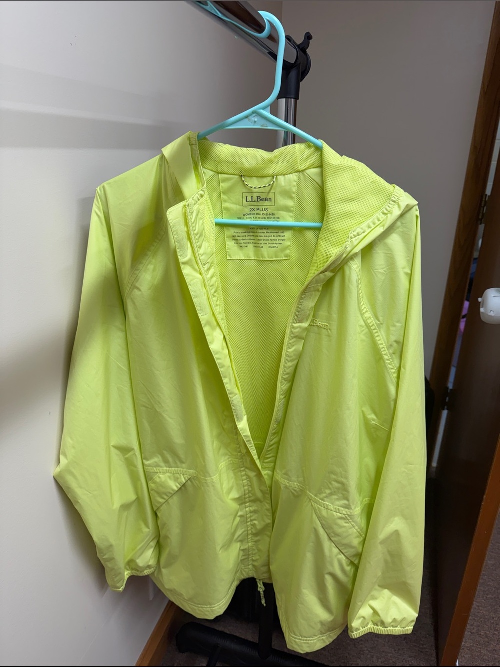 L.L. Bean Waterproof Windbreaker Jacket Women's 2X Citron Yellow NWOT Hooded